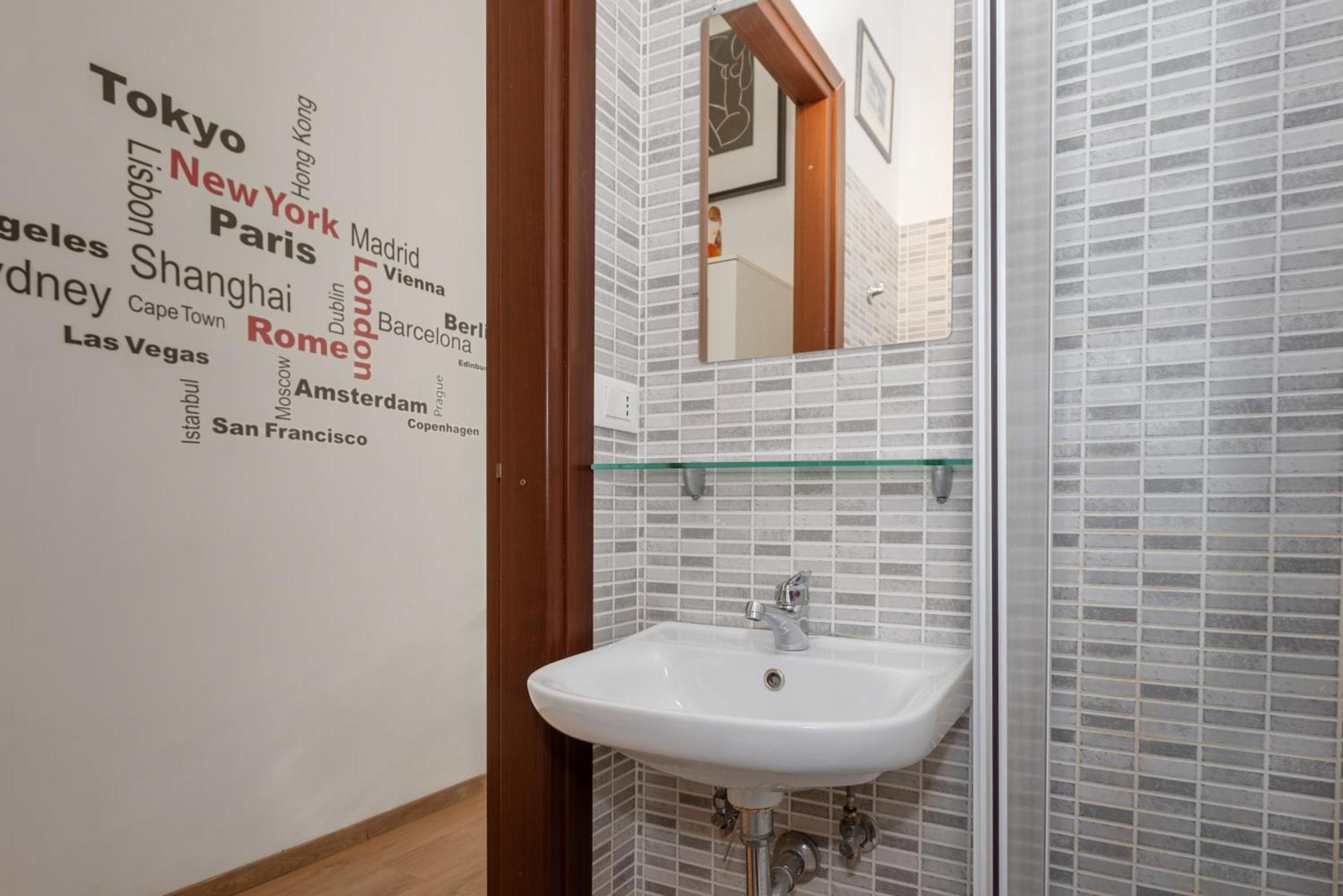 Central Little Basic Apartment 로마 외부 사진